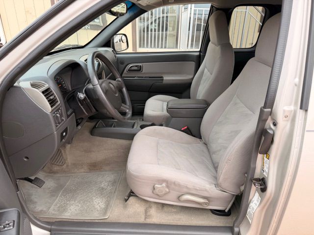 2004 Chevrolet Colorado Image 5