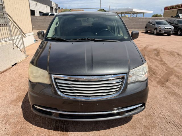 2015 Chrysler Town & Country Image 2