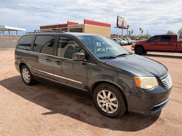 2015 Chrysler Town & Country Image 3