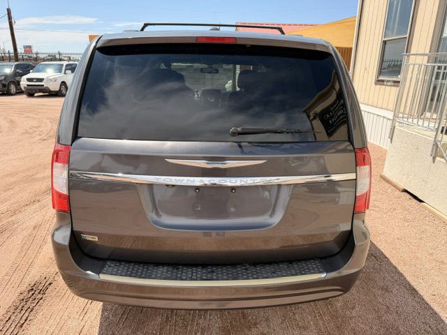 2015 Chrysler Town & Country Image 4