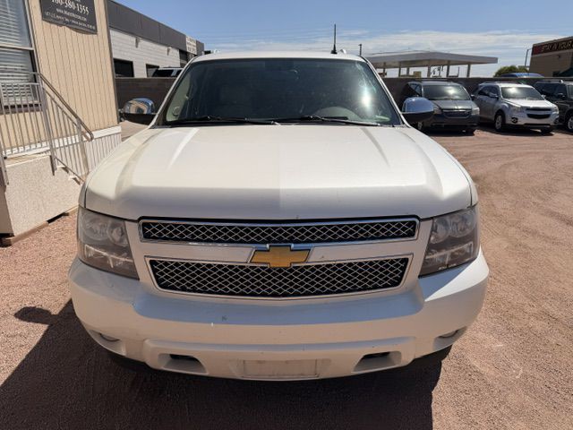 2010 Chevrolet Suburban Image 2