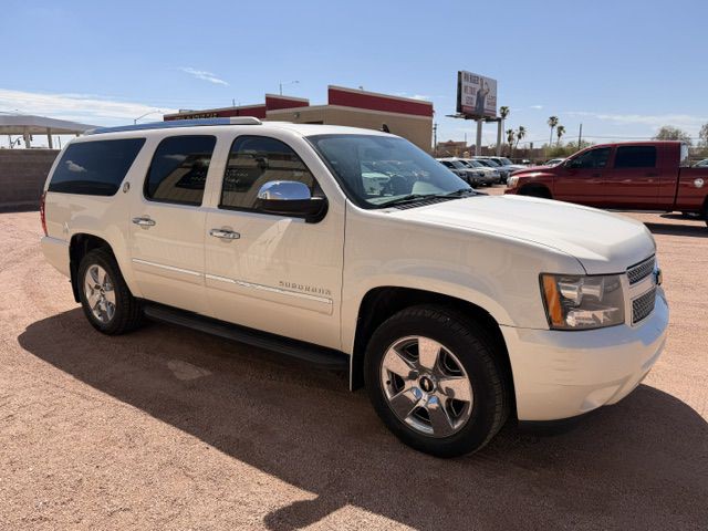 2010 Chevrolet Suburban Image 3