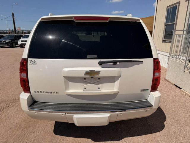 2010 Chevrolet Suburban Image 4