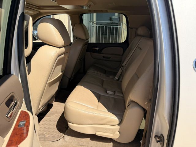2010 Chevrolet Suburban Image 6