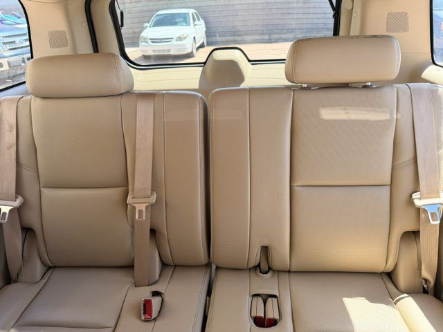 2010 Chevrolet Suburban Image 7