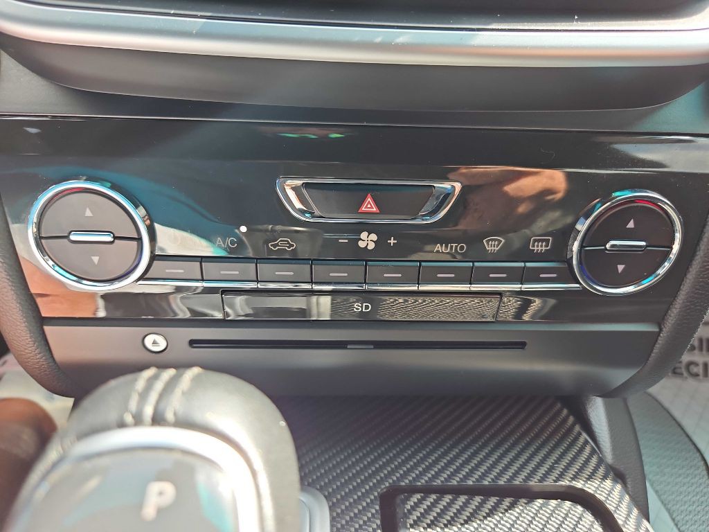 2015 Maserati Ghibli Image 25