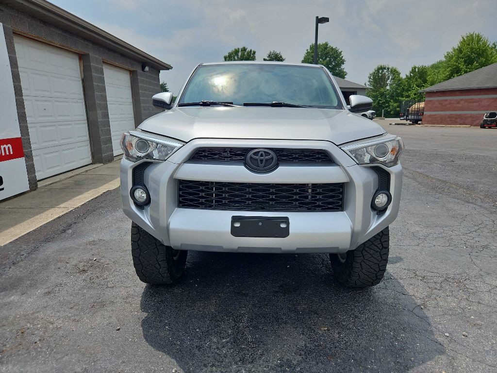 2019 Toyota 4Runner Image 3