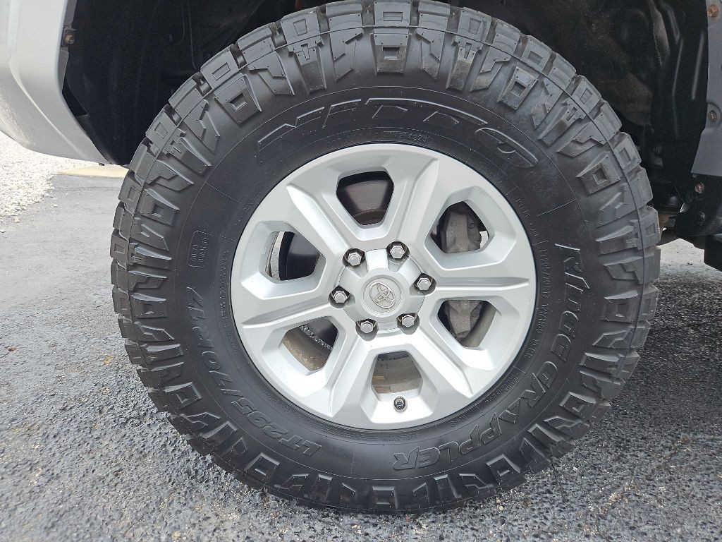 2019 Toyota 4Runner Image 30
