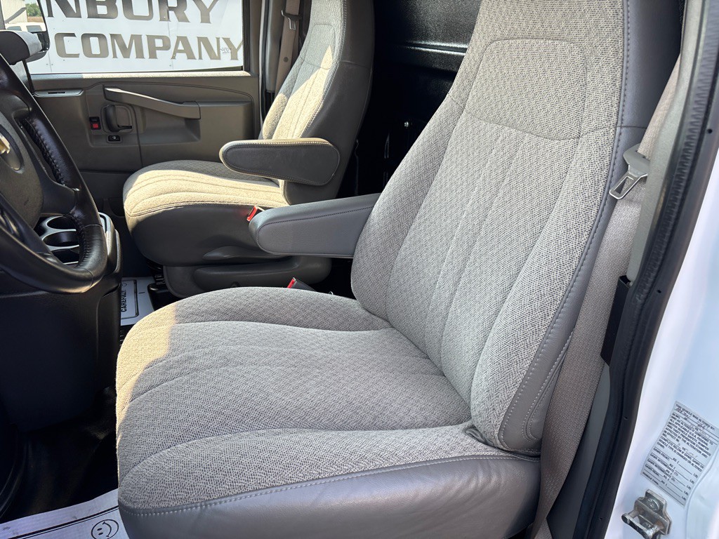 2021 Chevrolet Express Image 8