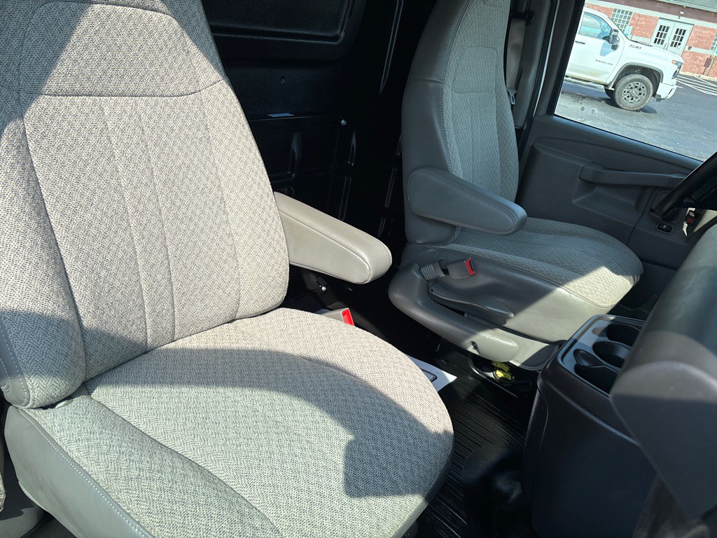 2021 Chevrolet Express Image 9