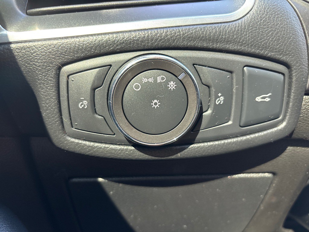 2018 Ford Edge Image 17