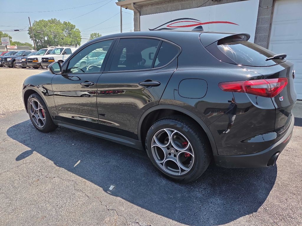 2023 Alfa Romeo Stelvio Image 7