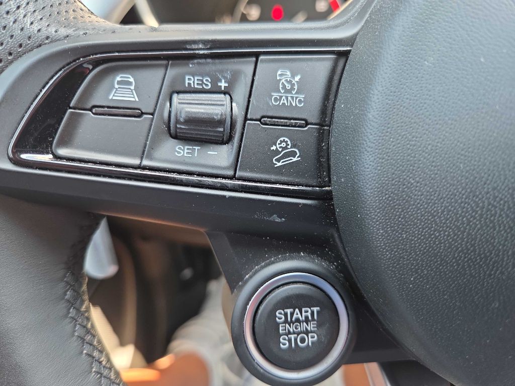 2023 Alfa Romeo Stelvio Image 18