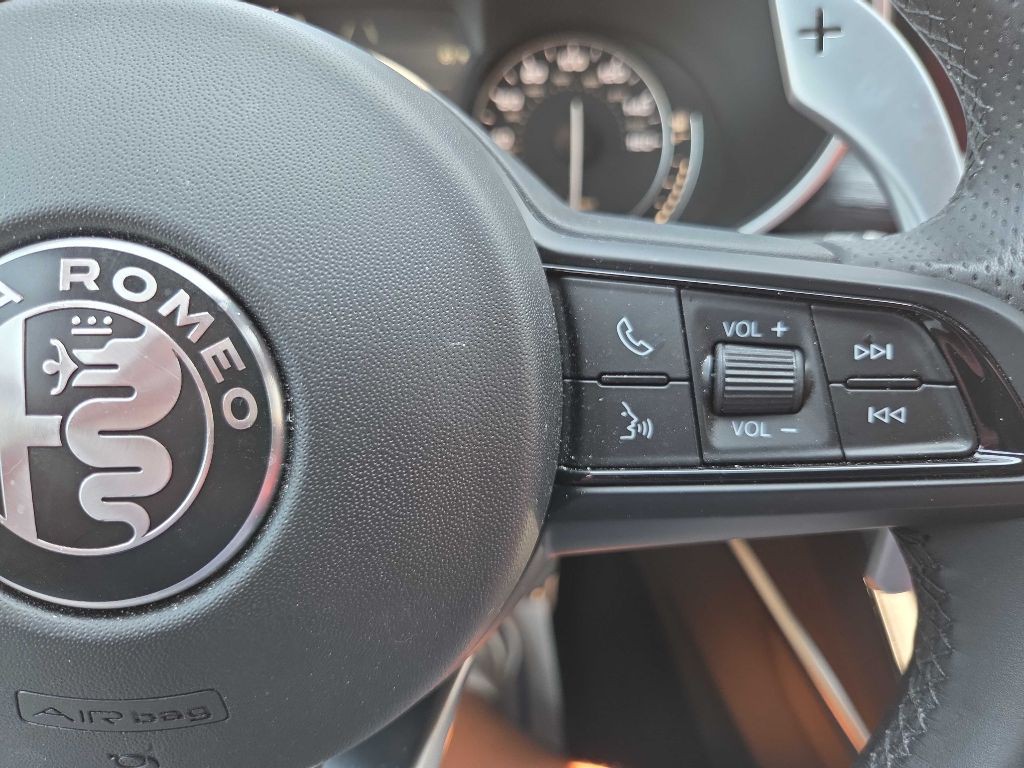 2023 Alfa Romeo Stelvio Image 19