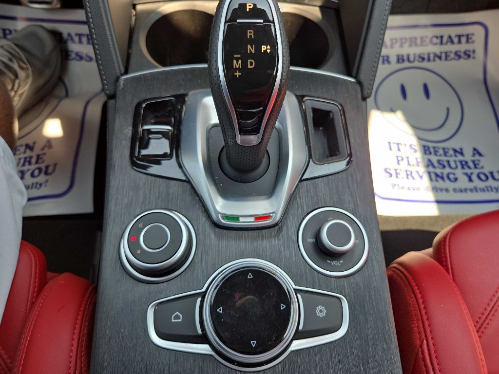 2023 Alfa Romeo Stelvio Image 25