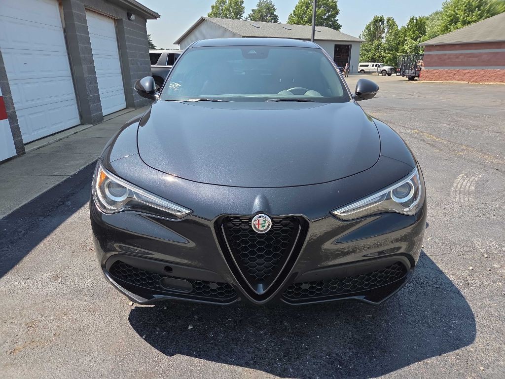 2023 Alfa Romeo Stelvio Image 3