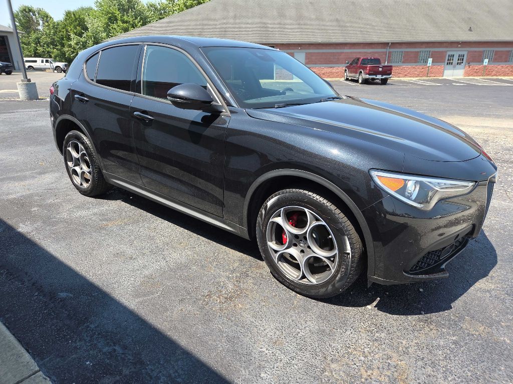 2023 Alfa Romeo Stelvio Image 4