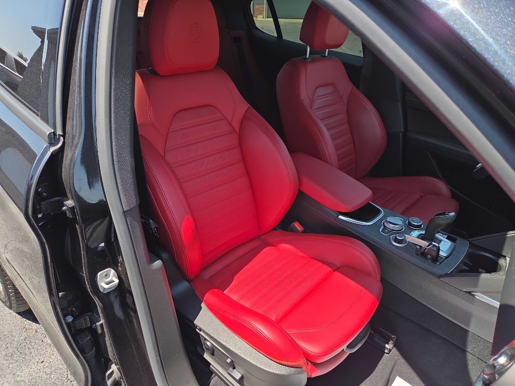 2023 Alfa Romeo Stelvio Image 10