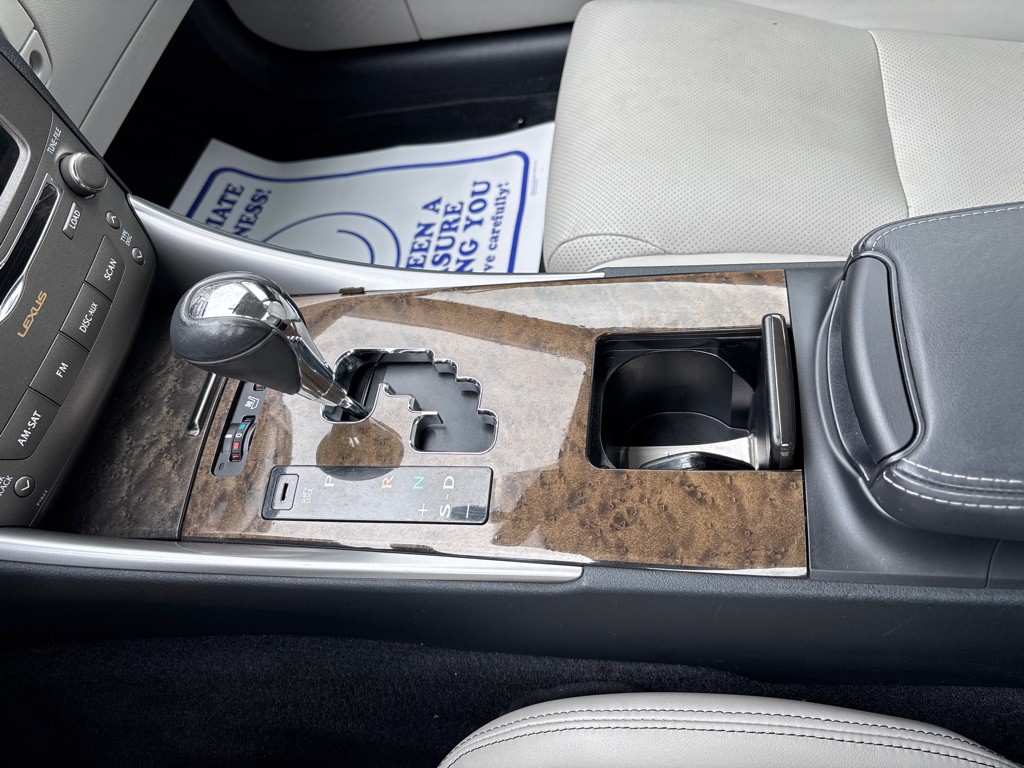 2009 Lexus IS Image 24