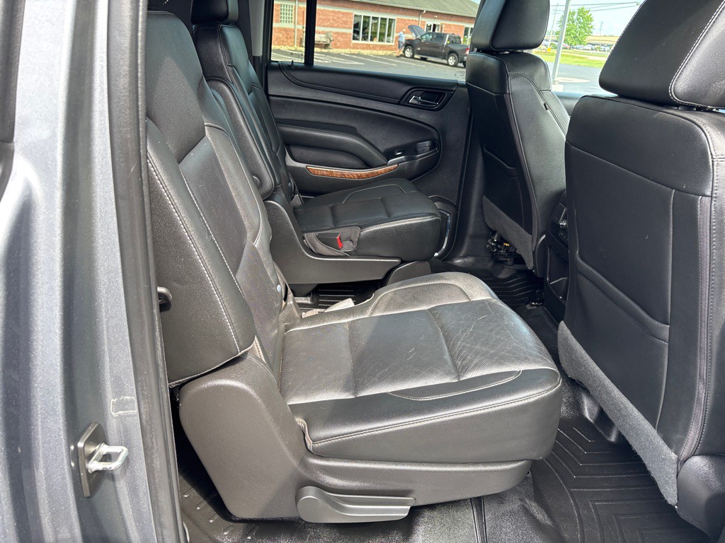 2019 Chevrolet Suburban Image 12