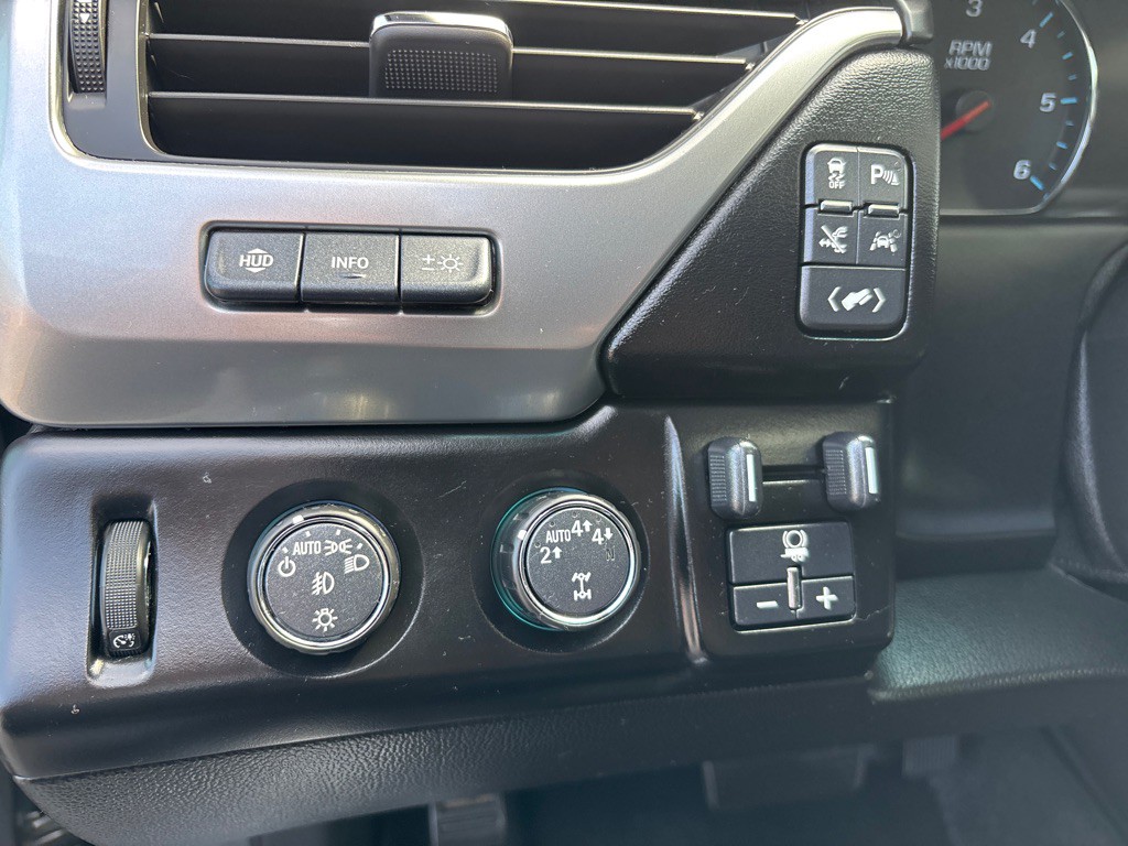 2019 Chevrolet Suburban Image 17
