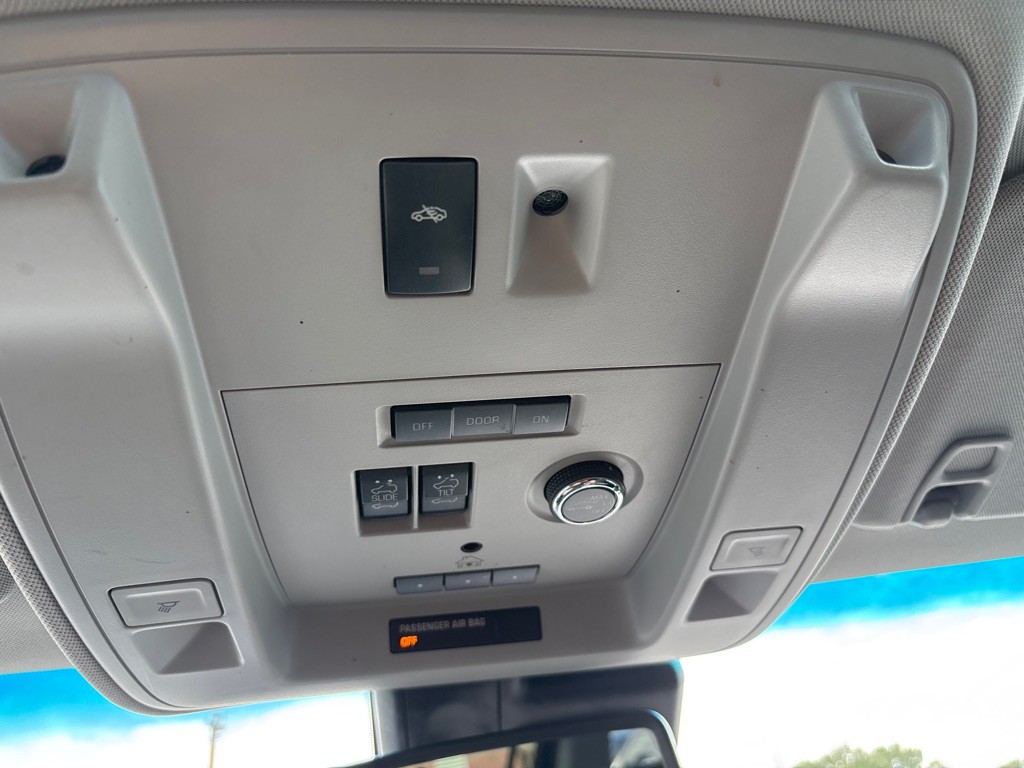 2019 Chevrolet Suburban Image 22