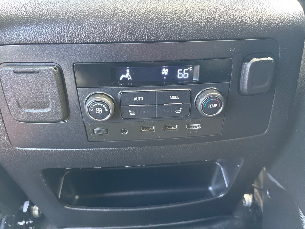 2019 Chevrolet Suburban Image 30