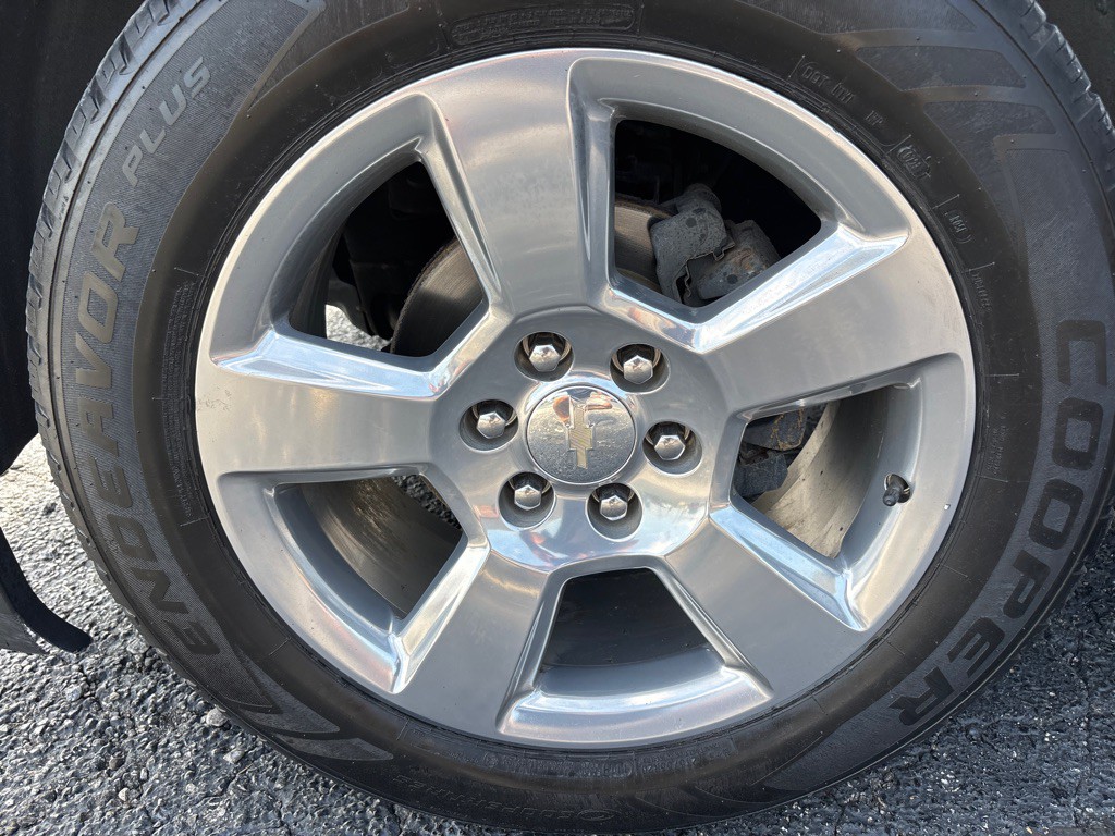 2019 Chevrolet Suburban Image 32