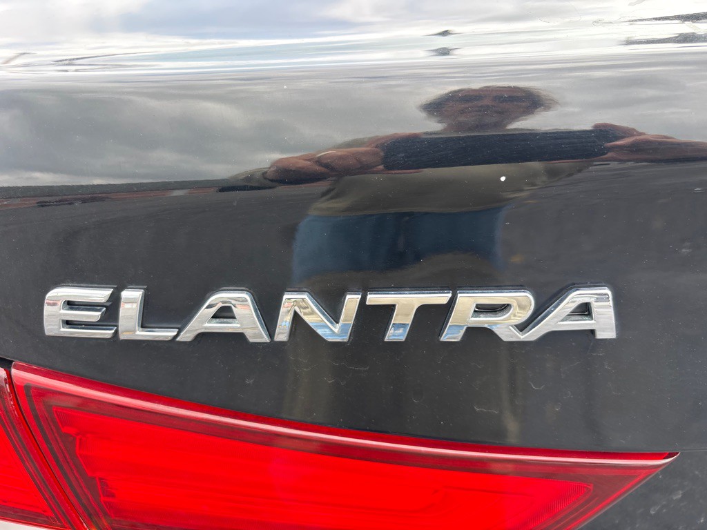 2014 Hyundai Elantra Image 22