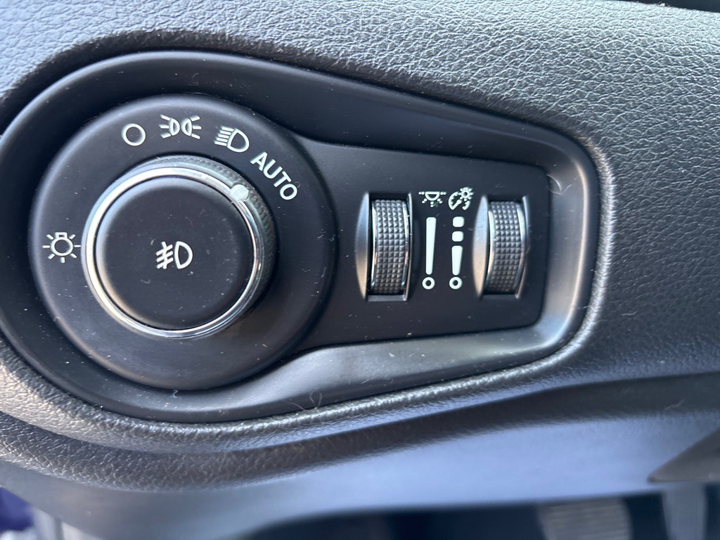 2016 Jeep Renegade Image 14