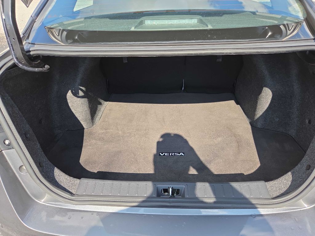 2020 Nissan Versa Image 12