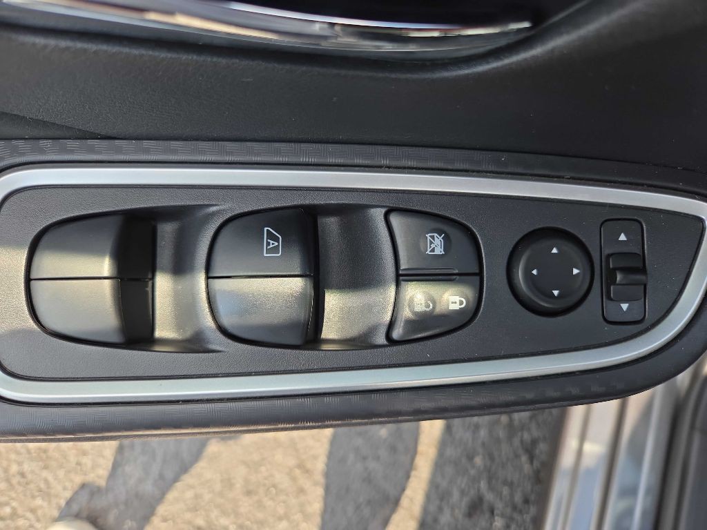 2020 Nissan Versa Image 13