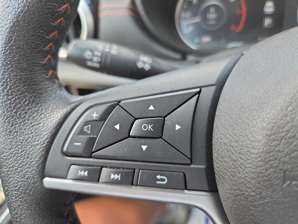 2020 Nissan Versa Image 16