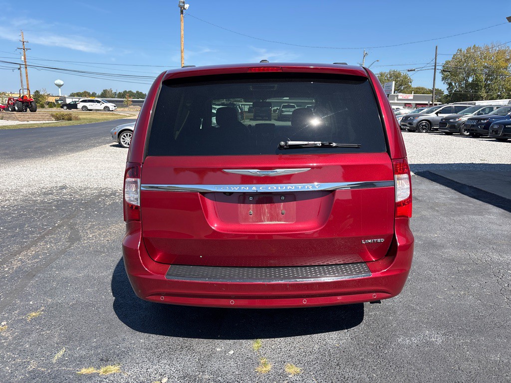 2012 Chrysler Town & Country Image 6