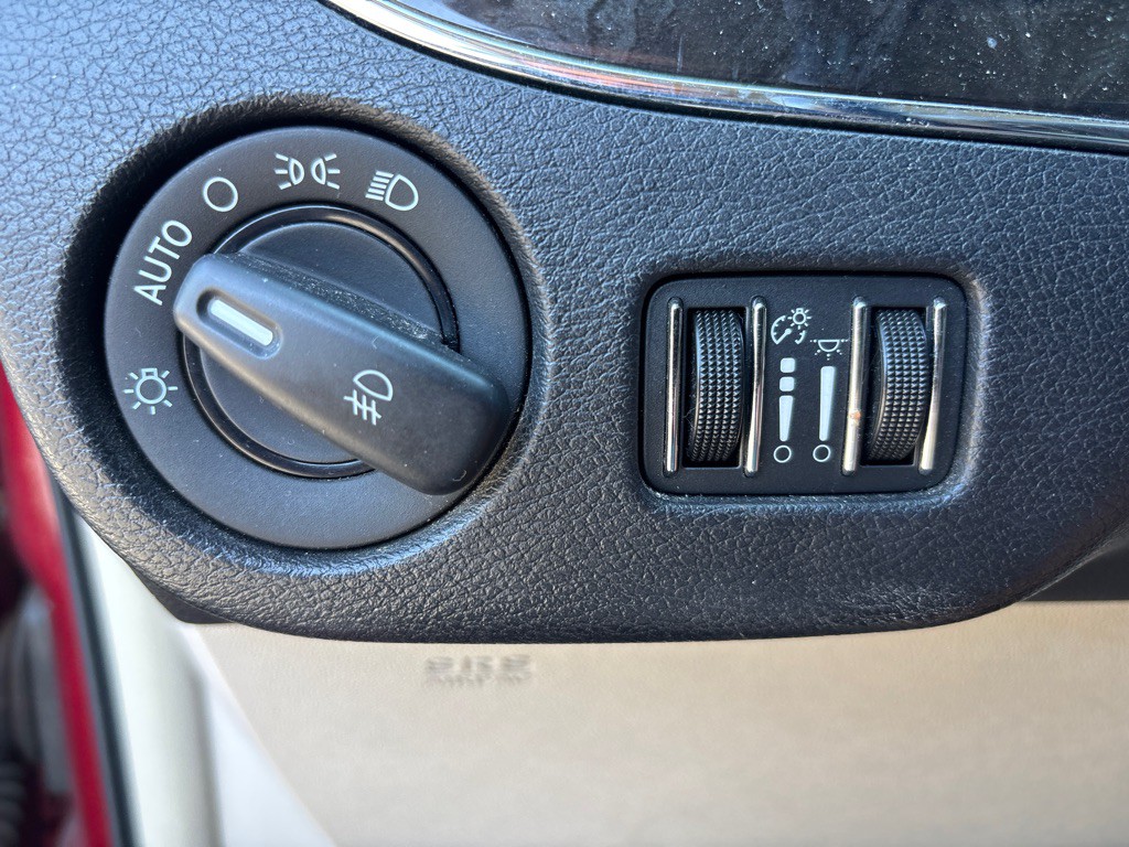 2012 Chrysler Town & Country Image 16
