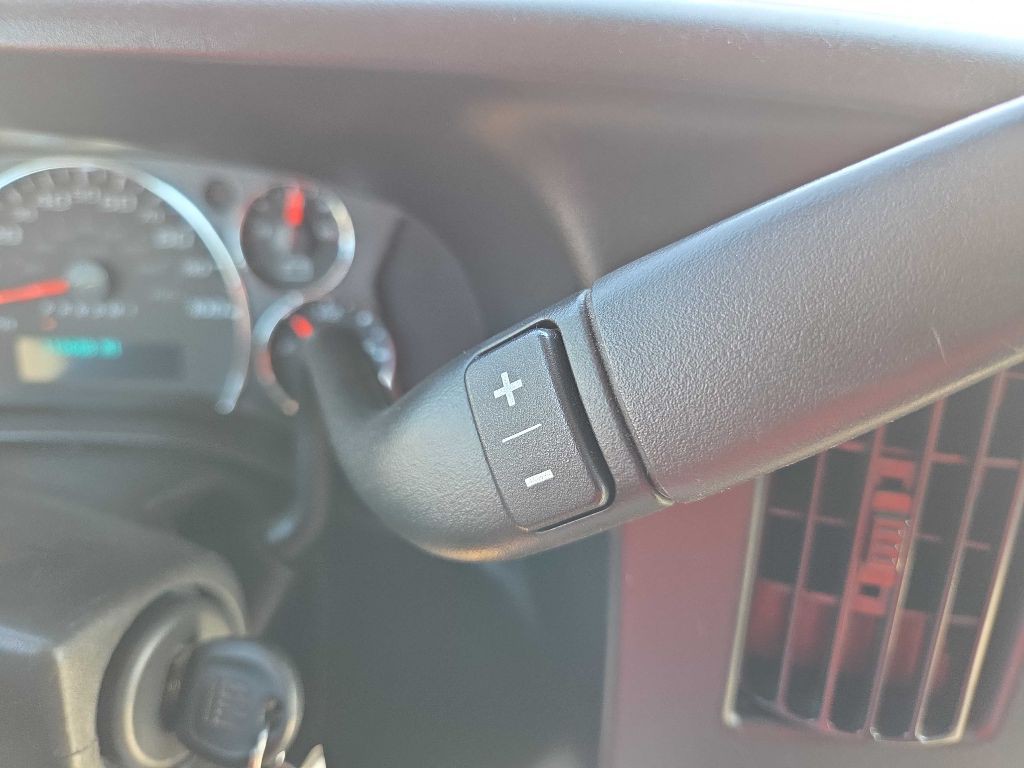 2020 Chevrolet Express Image 23