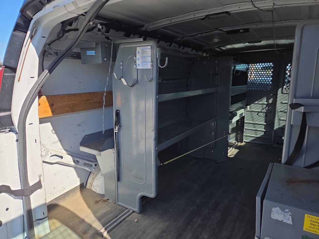 2015 Chevrolet Express Image 13