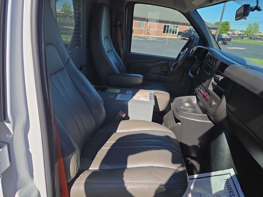 2015 Chevrolet Express Image 9