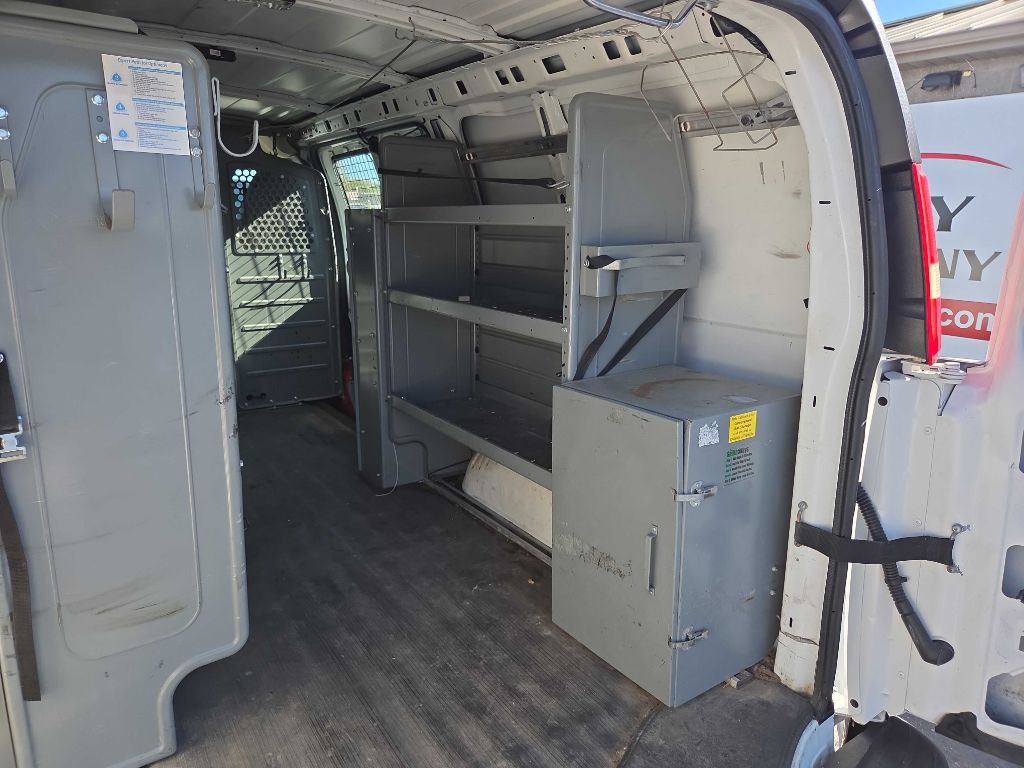 2015 Chevrolet Express Image 12