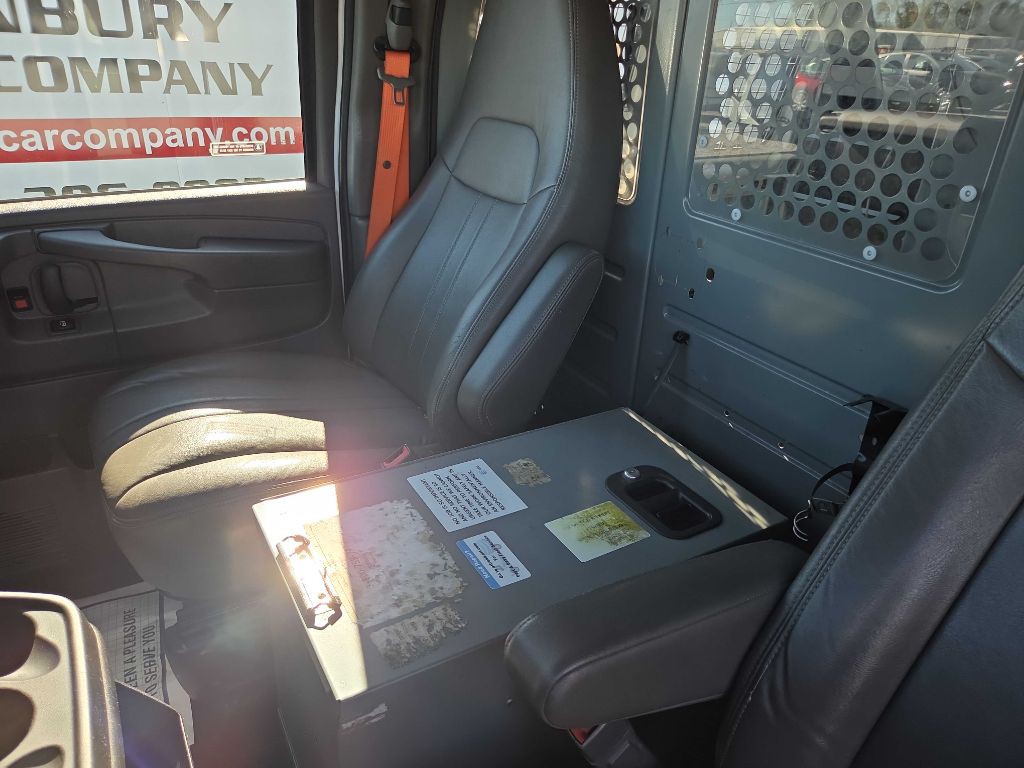 2015 Chevrolet Express Image 26