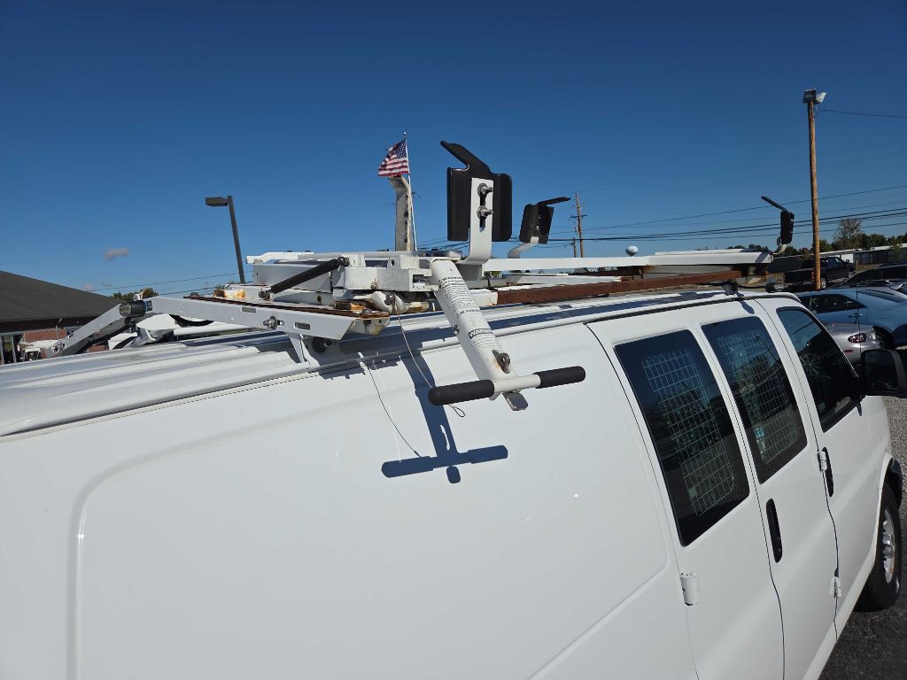 2015 Chevrolet Express Image 32