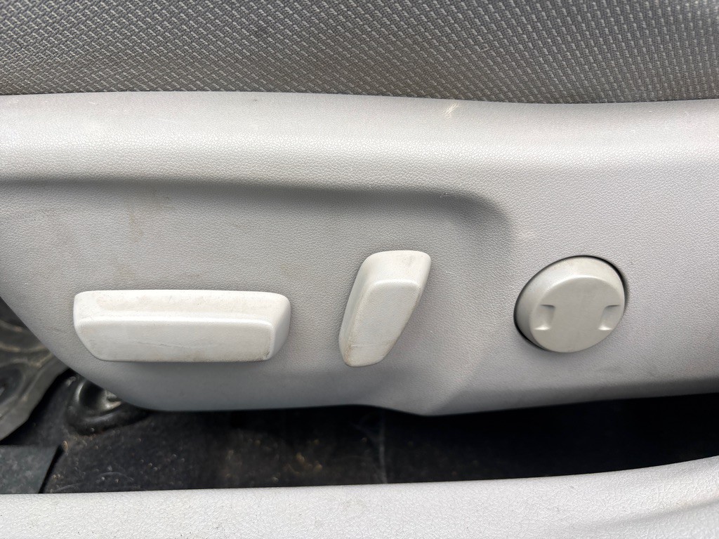 2012 Toyota Camry Image 12