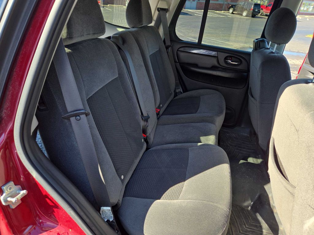 2008 GMC Envoy Image 11