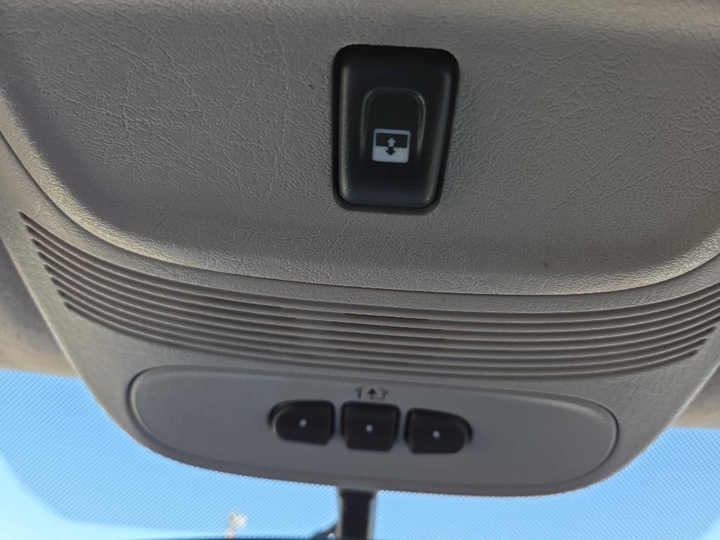 2008 GMC Envoy Image 18