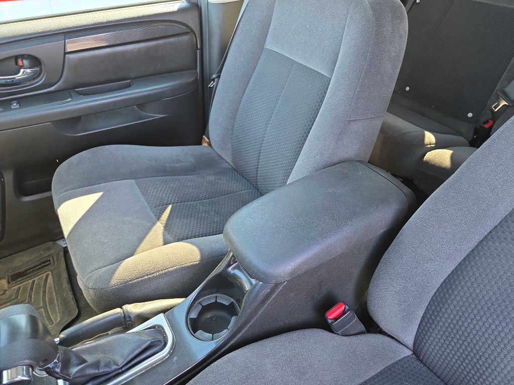 2008 GMC Envoy Image 23