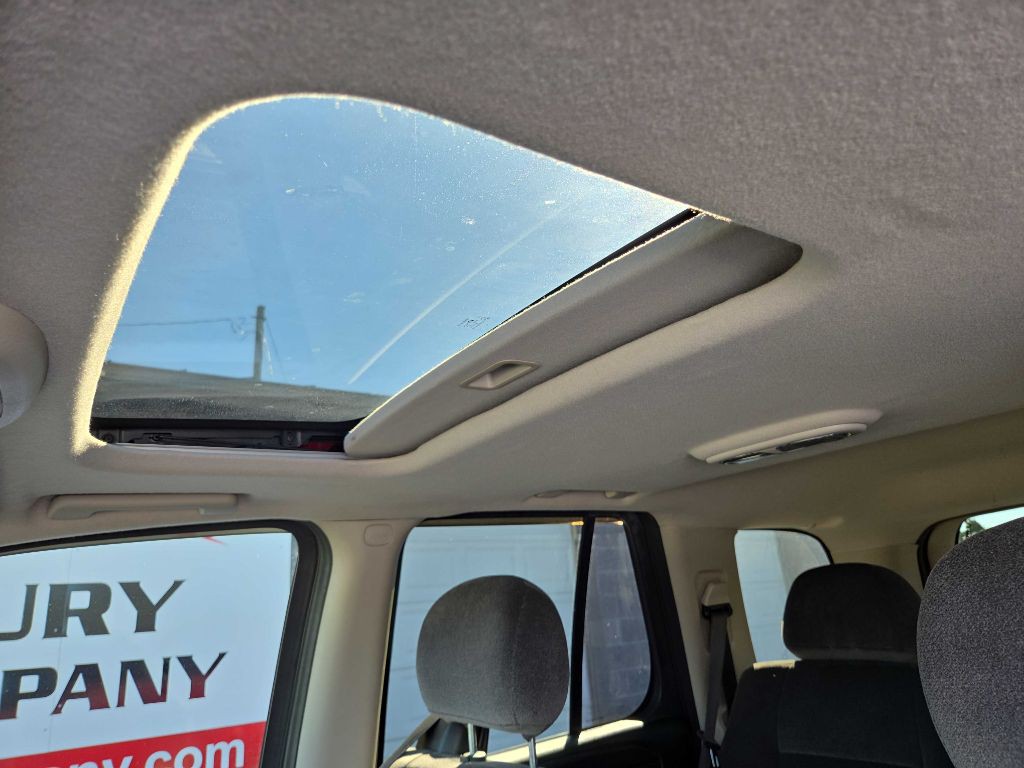 2008 GMC Envoy Image 24