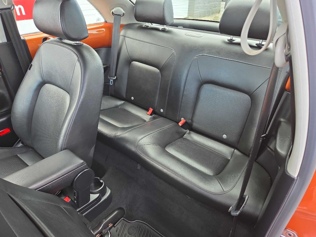 2010 Volkswagen Beetle Image 9