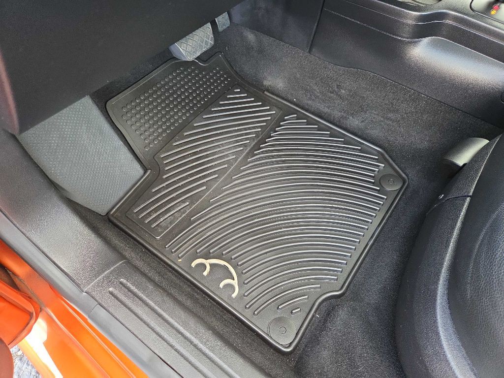 2010 Volkswagen Beetle Image 17