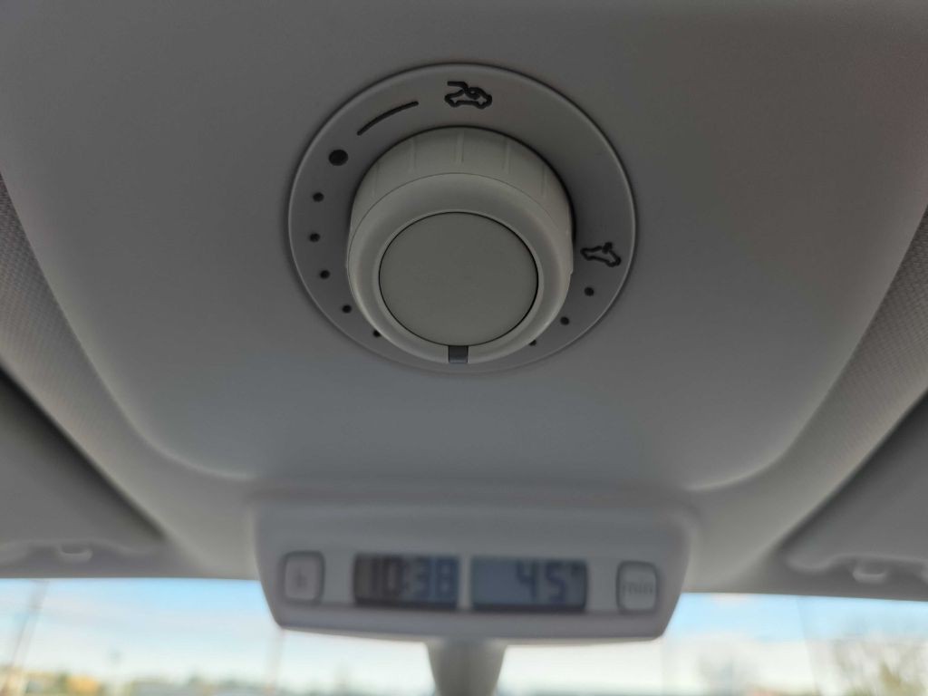 2010 Volkswagen Beetle Image 21