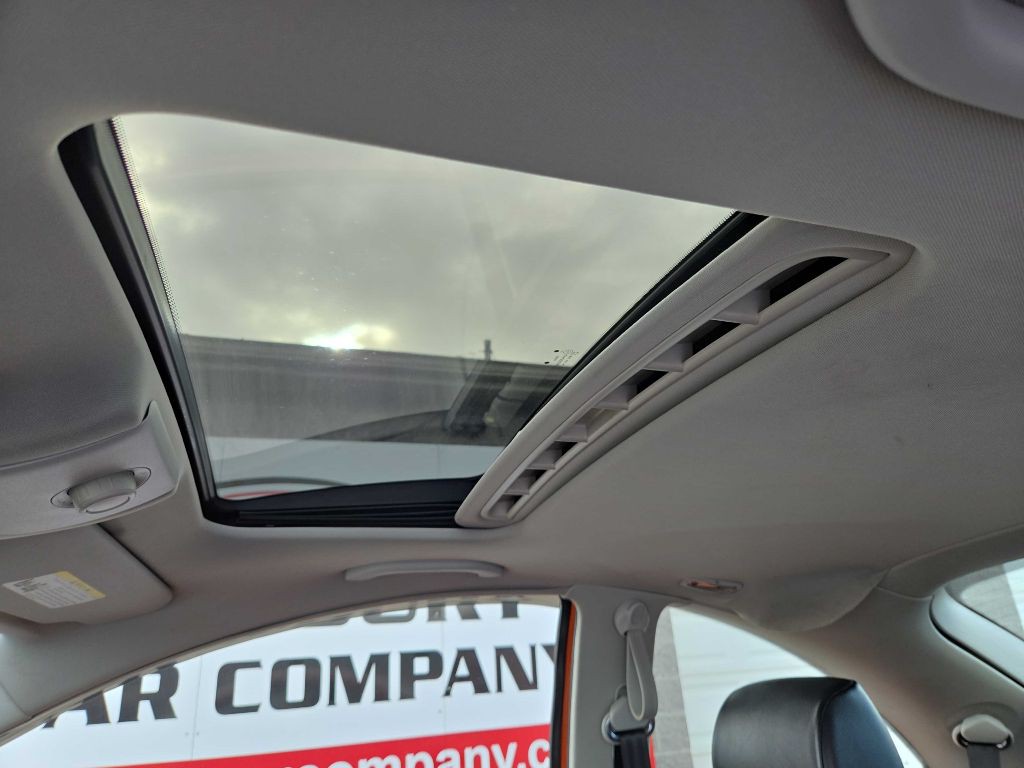 2010 Volkswagen Beetle Image 26